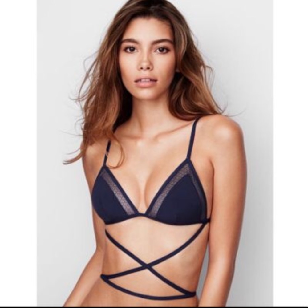 ✨4/$25✨ Victoria’s Secret Lace Brallete Blue - Size Large